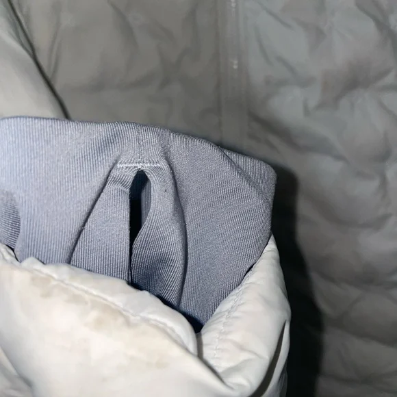 The North Face White Puffer Jacket 550 series - Picture 7 of 15